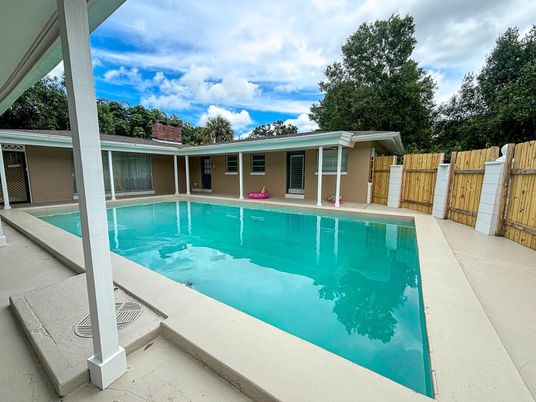 Exterior, Pool