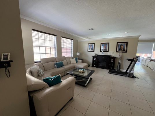 Fireplace, Fitness Equipment, Interior, Living room, Recessed Lighting