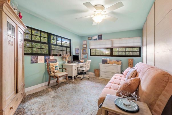 Home Office, Interior