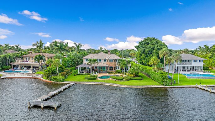 Exterior, Lake