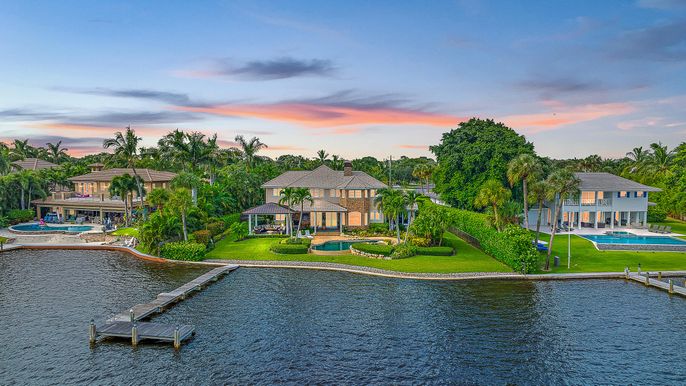 Exterior, Lake