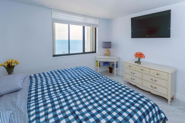 Bedroom, Interior, Water