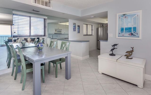 Dining room, Interior, Kitchen, Water