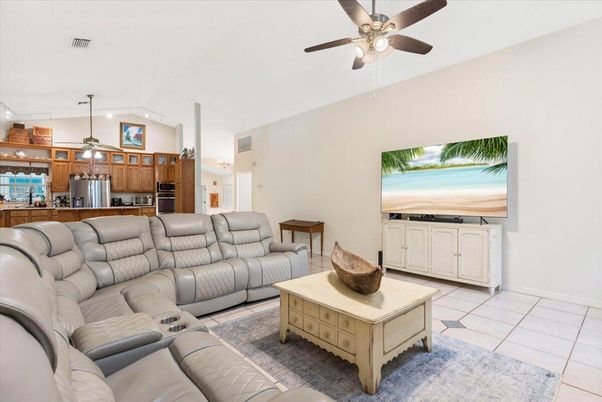 Interior, Kitchen, Living room, Stainless Steel Appliances