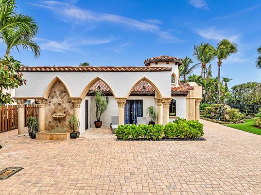 Exterior, Facade, Spanish Mediterranean