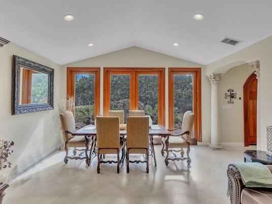 Dining room, Interior, Recessed Lighting