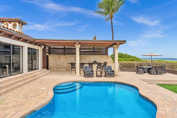 Exterior, Pool