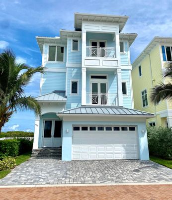 Attached, Exterior, Facade, Modern