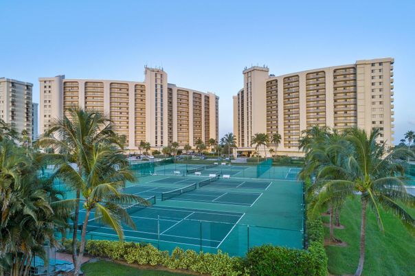 Exterior, Tennis Courts