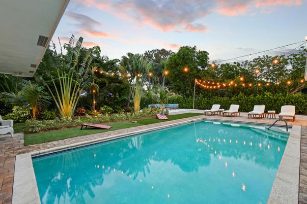 Exterior, Pool