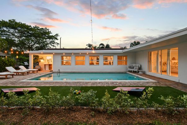 Exterior, Pool