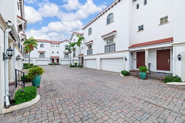 Attached, Exterior, Facade, Spanish Mediterranean