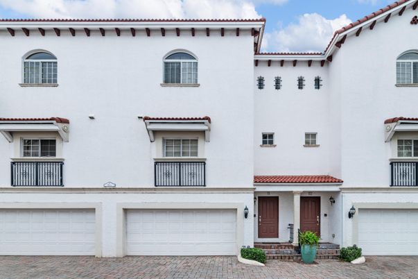 Attached, Exterior, Facade, Spanish Mediterranean
