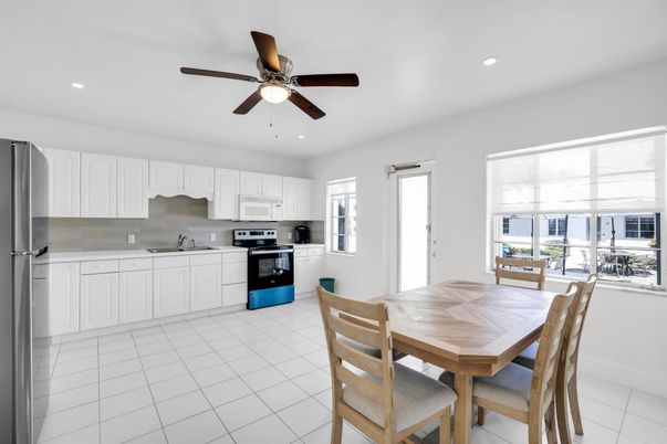 Dining room, Interior, Kitchen, Recessed Lighting, Stainless Steel Appliances