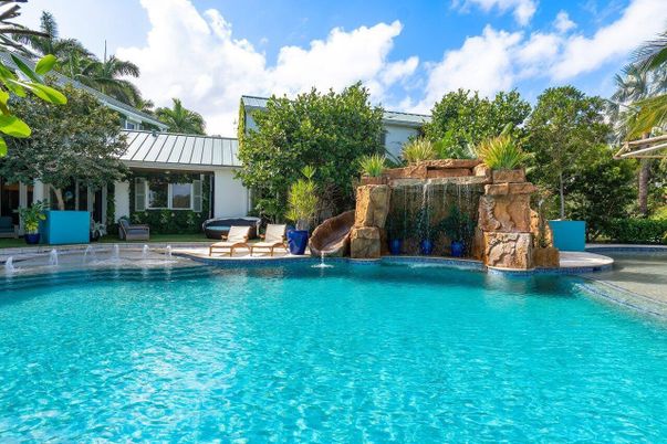 Exterior, Playground, Pool