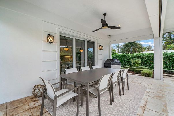 Dining room, Exterior
