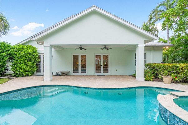 Exterior, Pool