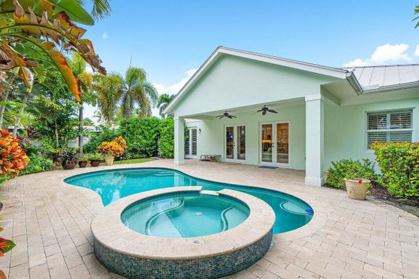 Exterior, Pool