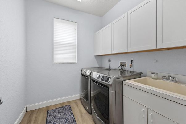 Interior, Washer, Wood Texture Flooring