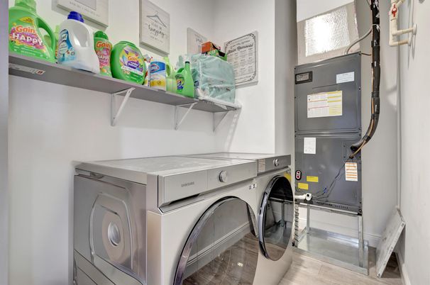 Interior, Utility Closets, Washer, Wood Texture Flooring
