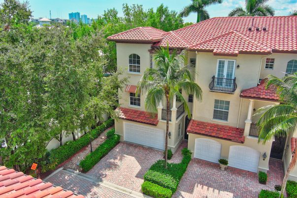 Attached, Exterior, Facade, Spanish Mediterranean