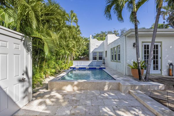 Exterior, Pool