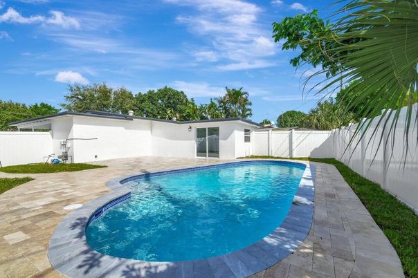 Exterior, Pool