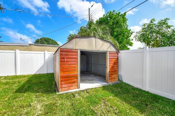 Backyard, Exterior