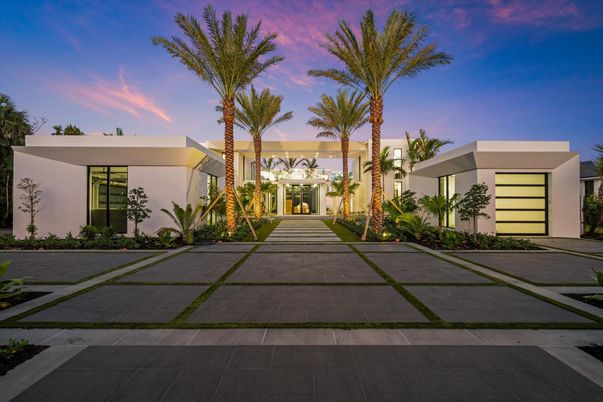 Attached, Exterior, Facade, Modern