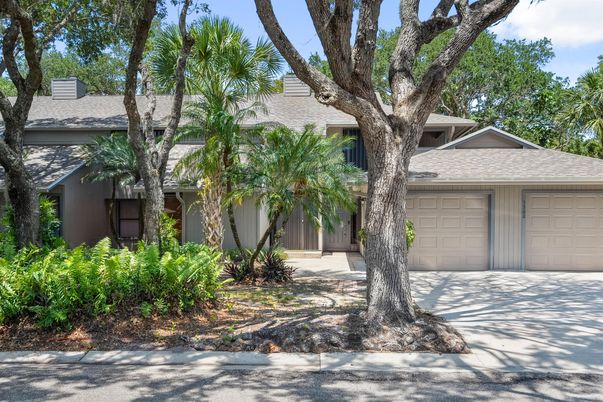 Attached, Exterior, Facade, Ranch
