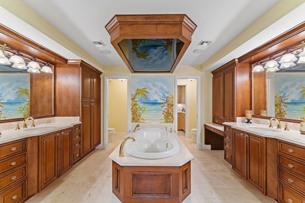Bathroom, Dual Sink Vanities, Interior