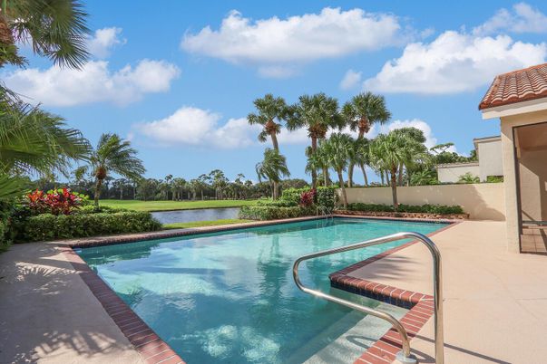Exterior, Pool, Water