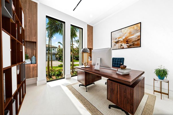 Home Office, Interior
