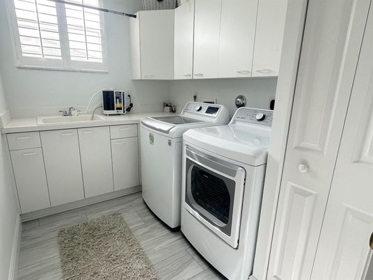 Interior, Washer, Wood Texture Flooring