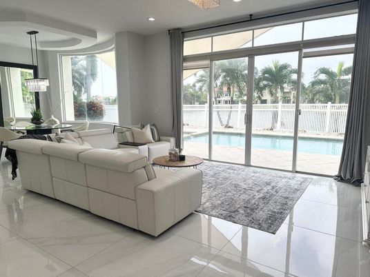 Dining room, Interior, Living room, Pendant Lights, Recessed Lighting, Water
