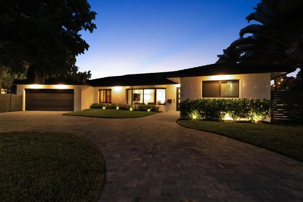 Attached, Backyard, Exterior, Facade, Modern