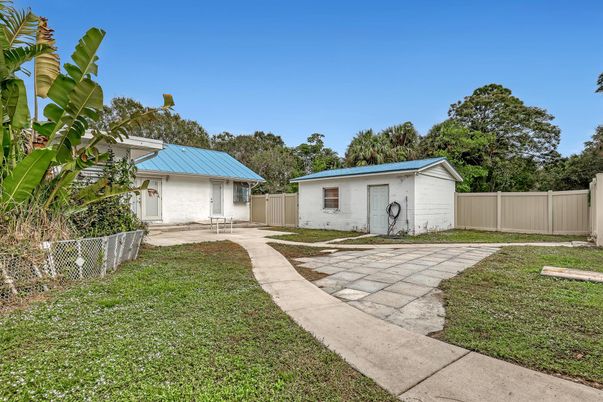 Backyard, Exterior