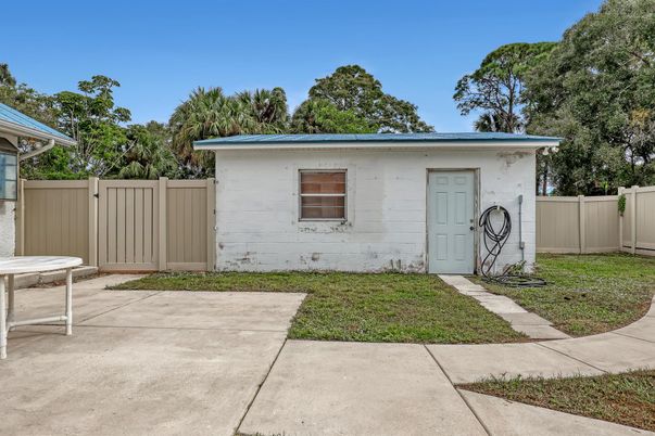 Backyard, Exterior