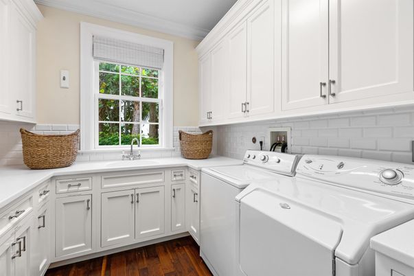 Interior, Washer, Wood Texture Flooring