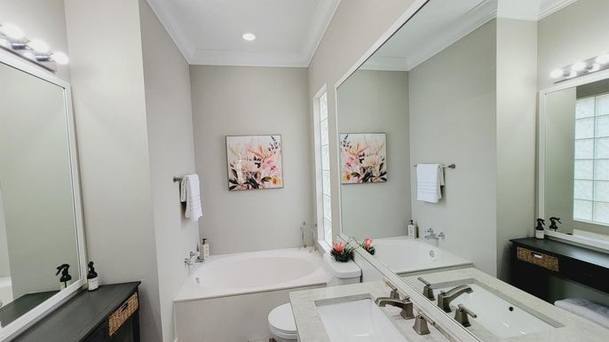 Bathroom, Dual Sink Vanities, Interior, Recessed Lighting