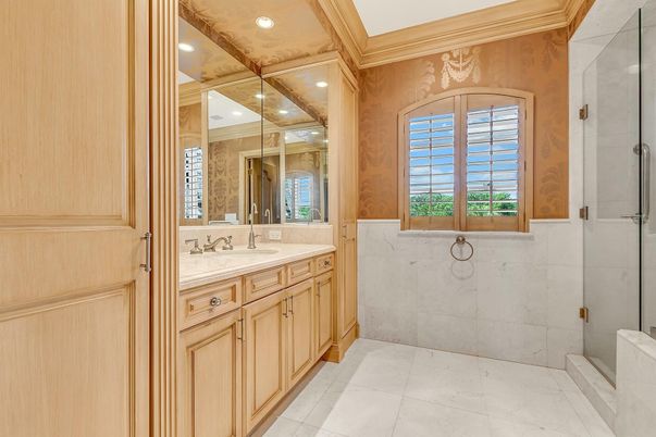 Bathroom, Interior, Recessed Lighting
