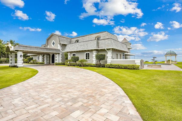 Backyard, Exterior, Facade, Cape Cod