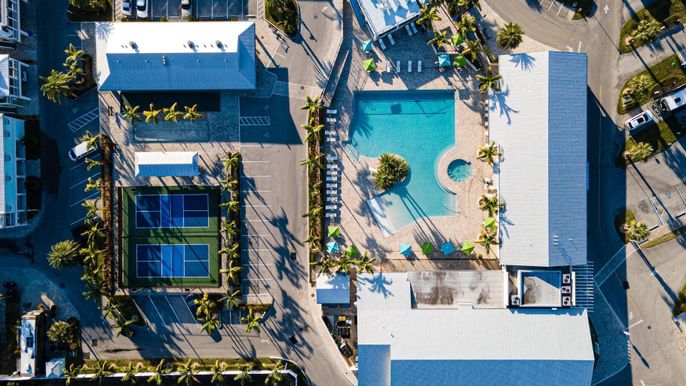 Exterior, Drone
