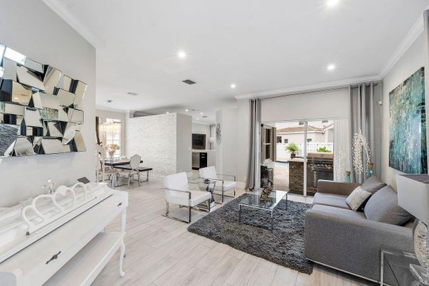 Dining room, Interior, Living room, Pendant Lights, Recessed Lighting, Wood Texture Flooring