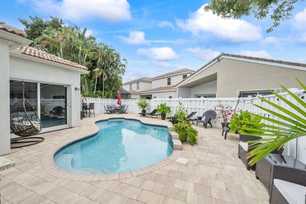 Exterior, Pool