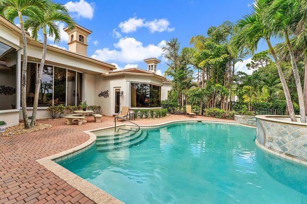 Exterior, Pool