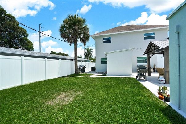 Backyard, Exterior