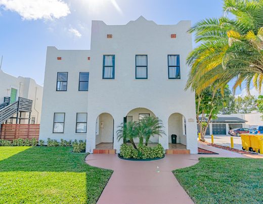Backyard, Exterior, Facade, Spanish Mediterranean