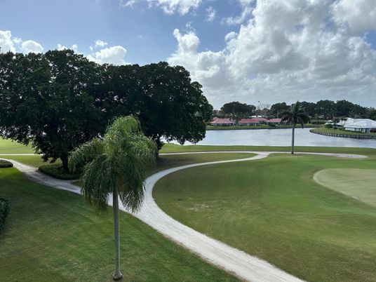 Exterior, Lake