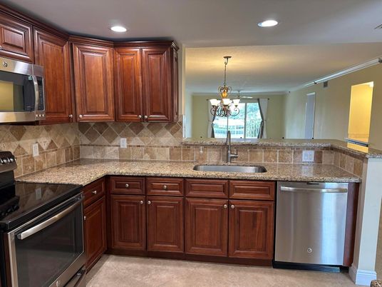 Chandelier, Dining room, Interior, Kitchen, Recessed Lighting, Stainless Steel Appliances